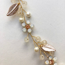 Load image into Gallery viewer, Delicate flower and pearl head piece - Simply OT