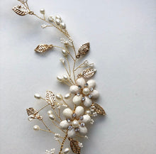 Load image into Gallery viewer, flower and pearl head piece - Simply OT